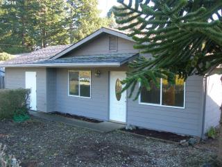 1140 1st St, Bandon, OR 97411-9316