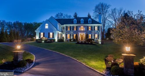 466 Black Swan Ln, Berwyn PA  19312-1908 exterior