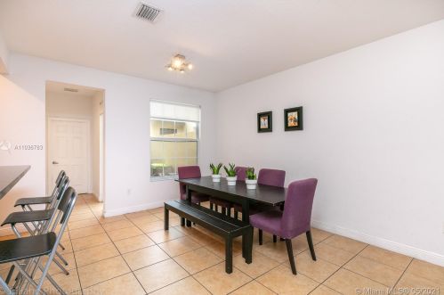 1120 146th Ter, Hollywood FL  33027-6165 exterior