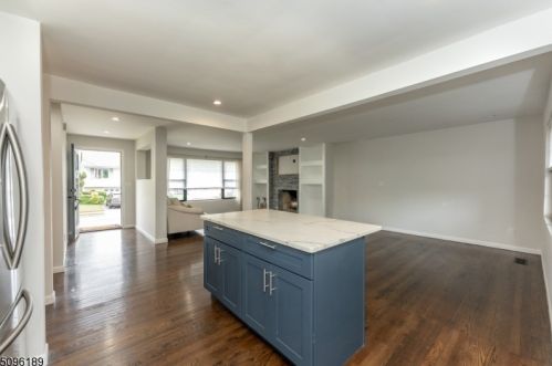 712 Golf Ter, Roselle NJ  07203-2431 exterior