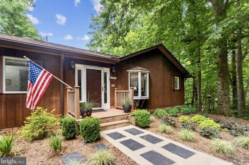 370 Creek View Ln, Foneswood, VA 22572-3715