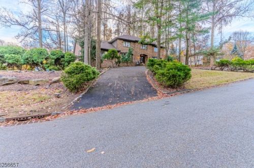 2 Concord Way, Greystone Park, NJ 07950-1270