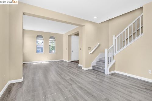 23 Elijah Ct, West Pittsburg CA  94565-2748 exterior