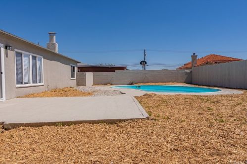643 Mckinley St, Rialto CA  92376-6057 exterior