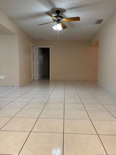 9325 24 Pl, Hollywood FL 33024-3125 exterior