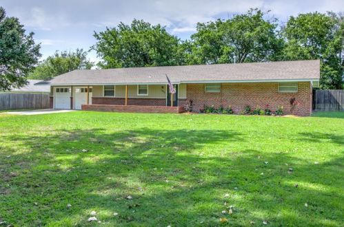 5630 Douglas Ln, Bartlesville, OK 74006-5909