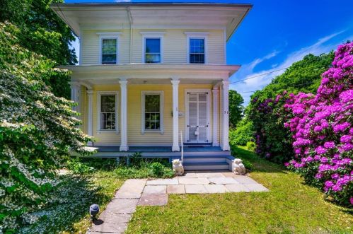 56 Lyme St, Lyme CT  06371-2359 exterior