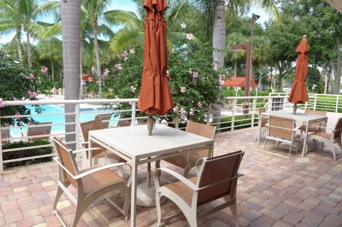 6806 Newport Lk Cir, Boca Raton FL 33496-3004 exterior