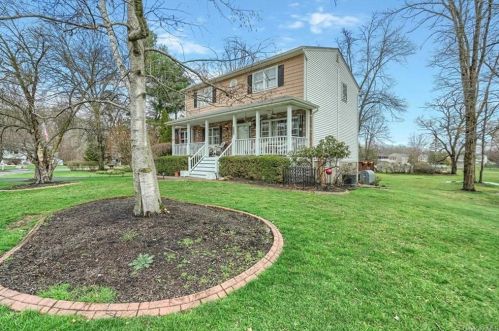 129 Barnes Rd, Washingtonville, NY 10992-1931