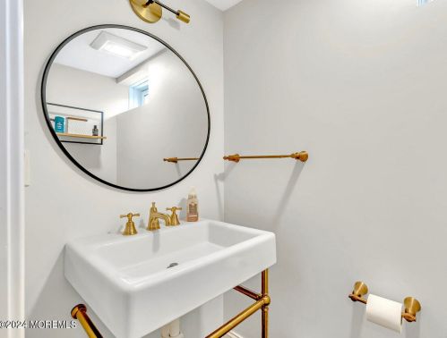 3 Equinox Ln, East Freehold NJ  07728-8652 exterior