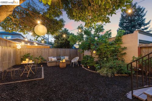 5937 Fremont St, Oakland CA 94608-2217 exterior