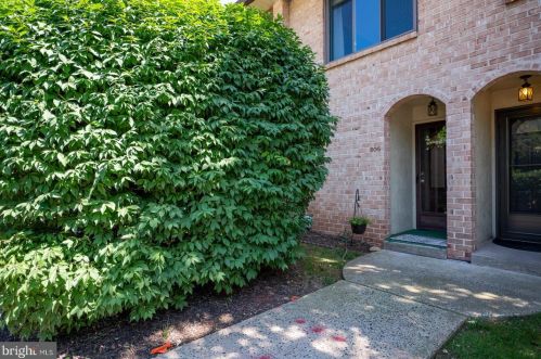 205 Stonybrook Dr, Norristown, PA 19403-2724