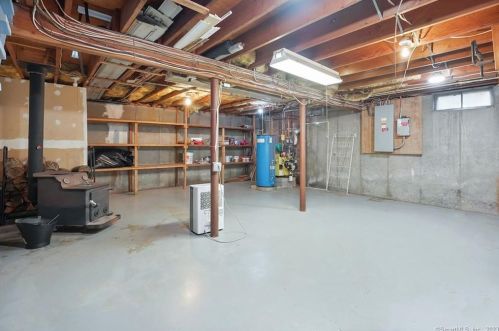 37 Victoria Dr, Colchester CT  06415-2319 exterior