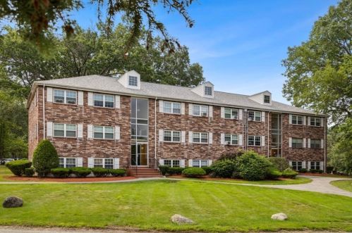 45 Edgelawn Ave, North Andover, MA 01845-4412