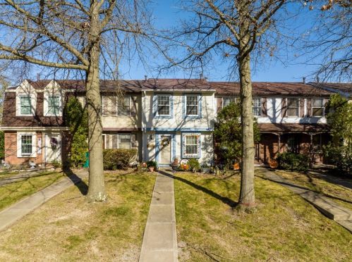 425 Redrome Cir, Bridgeville, PA 15017-3207