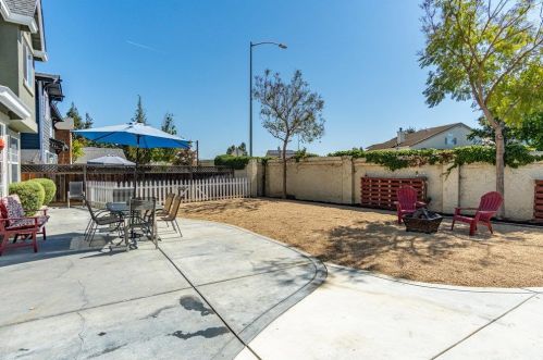 1940 Morning Glory Dr, Hollister CA  95023-7622 exterior