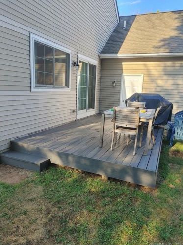 130 Elvree St, Manchester CT 06042-8240 exterior