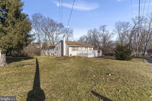21 Clamer Ave, Collegeville PA  19426-2303 exterior