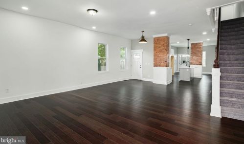 210 Market St, Gloucester, NJ 08030-1907