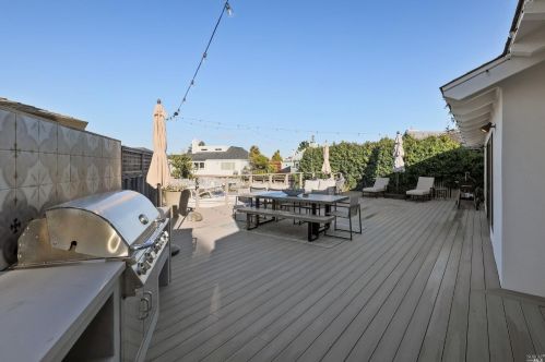 221 Martinique Ave, Tiburon CA  94920-1044 exterior