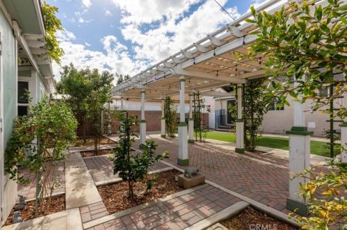 5634 Oliva Ave, Lakewood CA  90712-1612 exterior