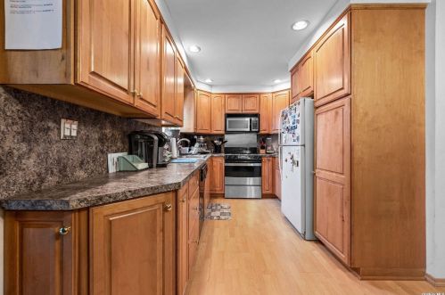 39 Barracuda Rd, East Quogue NY  11942-4916 exterior