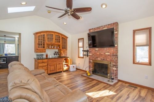 38 Cross Rd, Greystone Park NJ 07950-3207 exterior