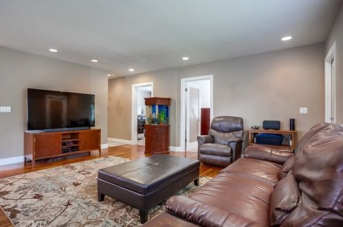 3753 Snowden Ave, Long Beach CA  90808-2226 exterior
