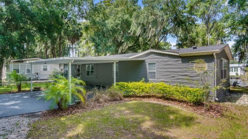 1060 Forest Dr, Tavares, FL 32778-3758