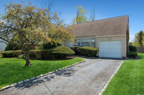1016 Melissa Ln, North Bellmore, NY 11710-1742