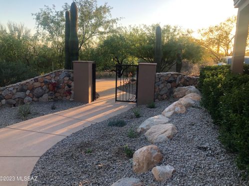 7422 Mystic Cyn Dr, Tucson AZ 85718-7805 exterior