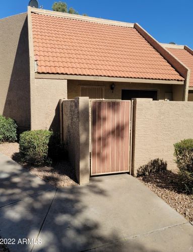 7354 44th Dr, Glendale, AZ 85301-2233