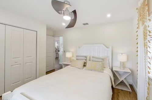 1271 Alhambra Cir, Naples FL 34103-3290 exterior