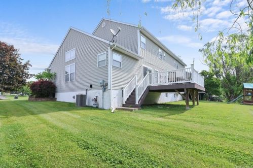 7 Woodfield Dr, Washingtonville NY  10992-1149 exterior