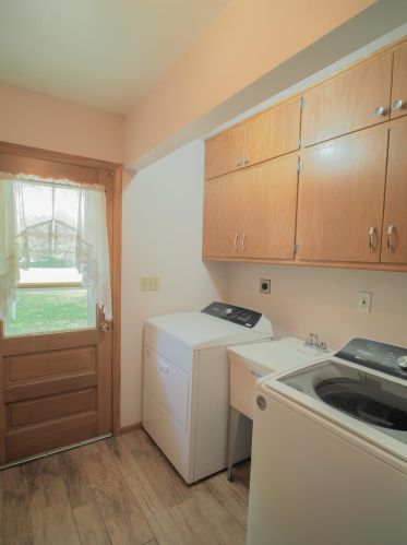 140 Congress Dr, West Bend WI  53095-9518 exterior