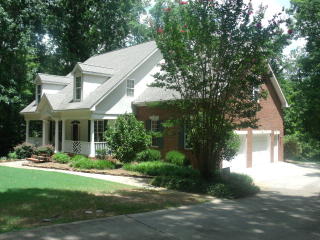 106 Creekside Ct, Greenwood, SC 29649-9540