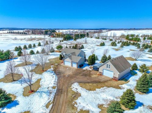 1452 142nd St, New Johannesburg WI  54017-6645 exterior