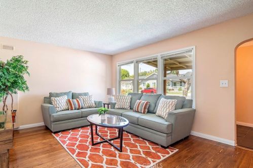 5992 Los Santos Dr, Long Beach, CA 90815-3244
