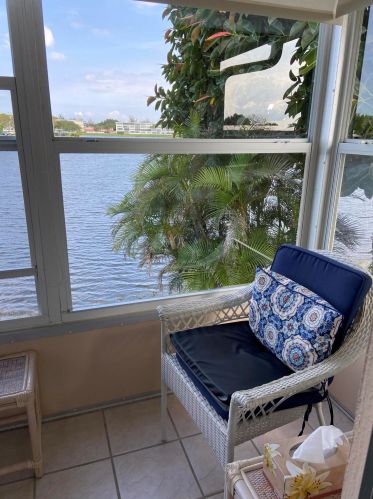 53 Somerset C, West Palm Beach FL  33417-2112 exterior
