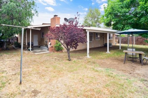 982 Verde Ave, Rialto CA  92376-4145 exterior