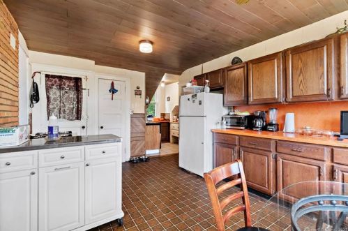 242 Clifton St, Wallingford CT  06492-4001 exterior