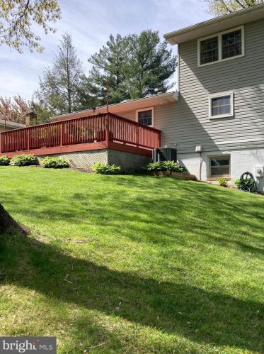 303 Orchard Cir, Hamilton VA  20158-9700 exterior