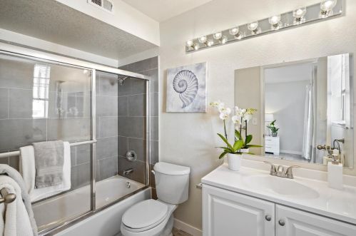 858 Boardwalk Pl, Redwood City CA  94065-1806 exterior