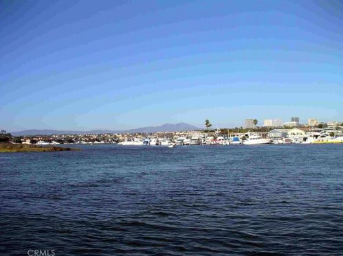 56 Saratoga, Newport Beach CA  92660-6148 exterior