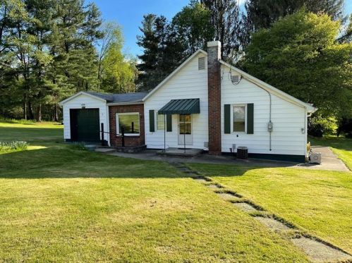 15 Wood St, Sandy Lake, PA 16145-3707