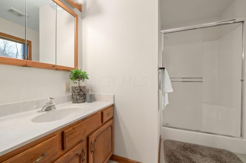 2375 Chickasaw Dr, London OH  43140-9014 exterior