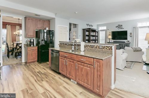 6012 Abernethy Ln, Gainesville VA 20155-4505 exterior