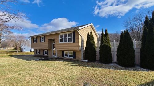 255 Witches Rock Rd, Bristol, CT 06010-9421