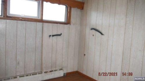 120 Dixon Ave, Paterson NJ  07501-2524 exterior