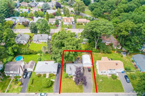 984 Maltby Ave, South Plainfield NJ  07080-2216 exterior